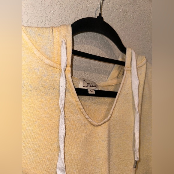 Dittos Yellow Hooded Sweatshirt Raw Edges V Neck Size Large - Picture 3 of 8
